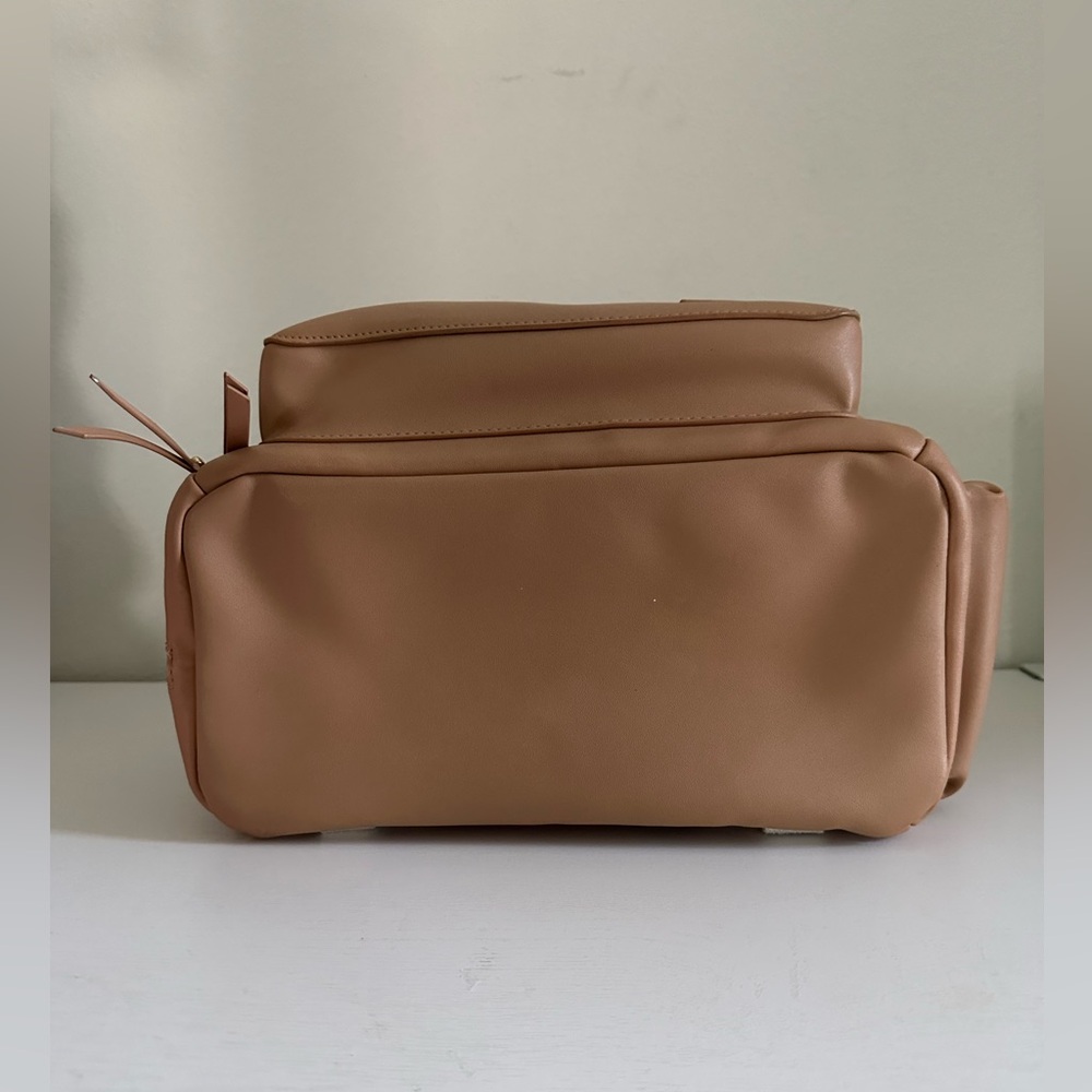 Skip Hop Greenwich Chic Diaper Bag Backpack Beige
Large Unisex - Picture 7 of 11